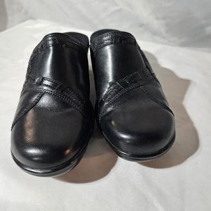 Women's Black Clark Size 7.5 Leather Mules